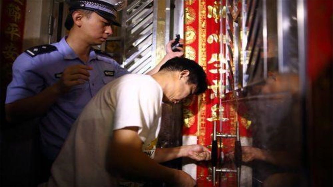 基隆请开锁师傅开了锁后，师傅